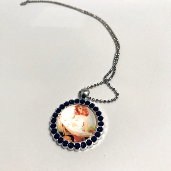 Retro handmade Vintage Pinup Necklace surrounded in Gorgeous Green CZ Stones - Picture 3 of 13